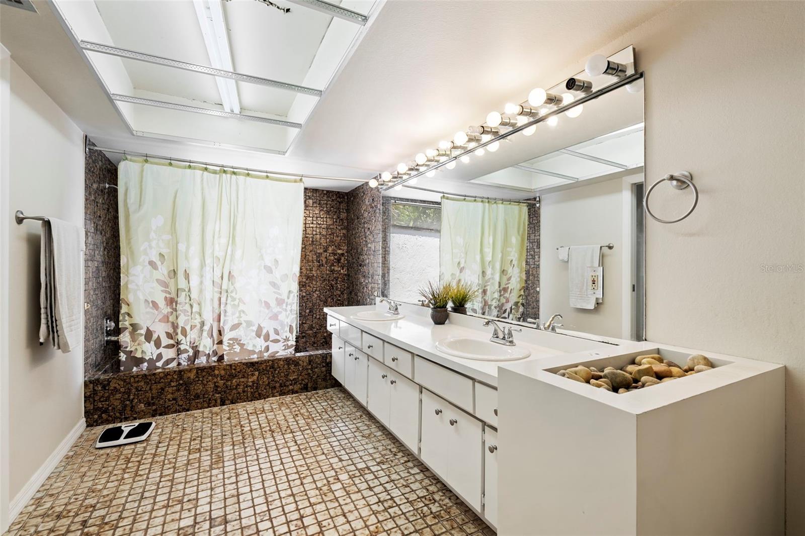 207 DUNBRIDGE DR, PALM HARBOR, FL, 34684