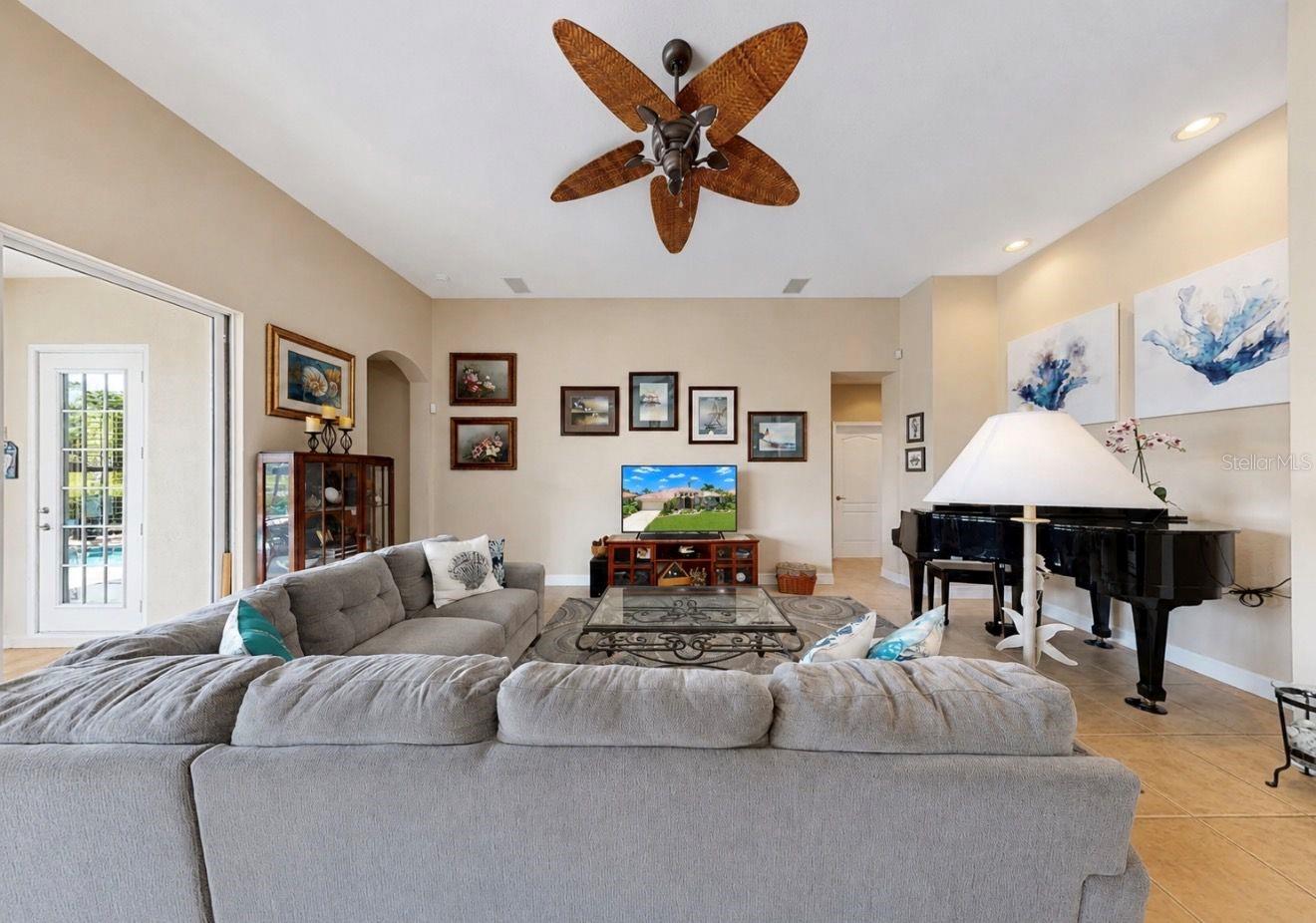 2208 MYRTLE VISTA CT, SUN CITY CENTER, FL, 33573