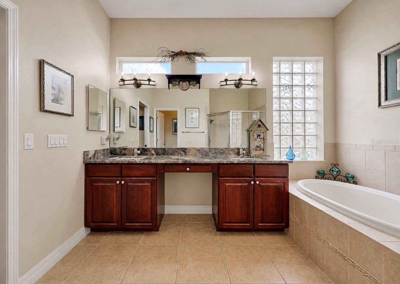 2208 MYRTLE VISTA CT, SUN CITY CENTER, FL, 33573