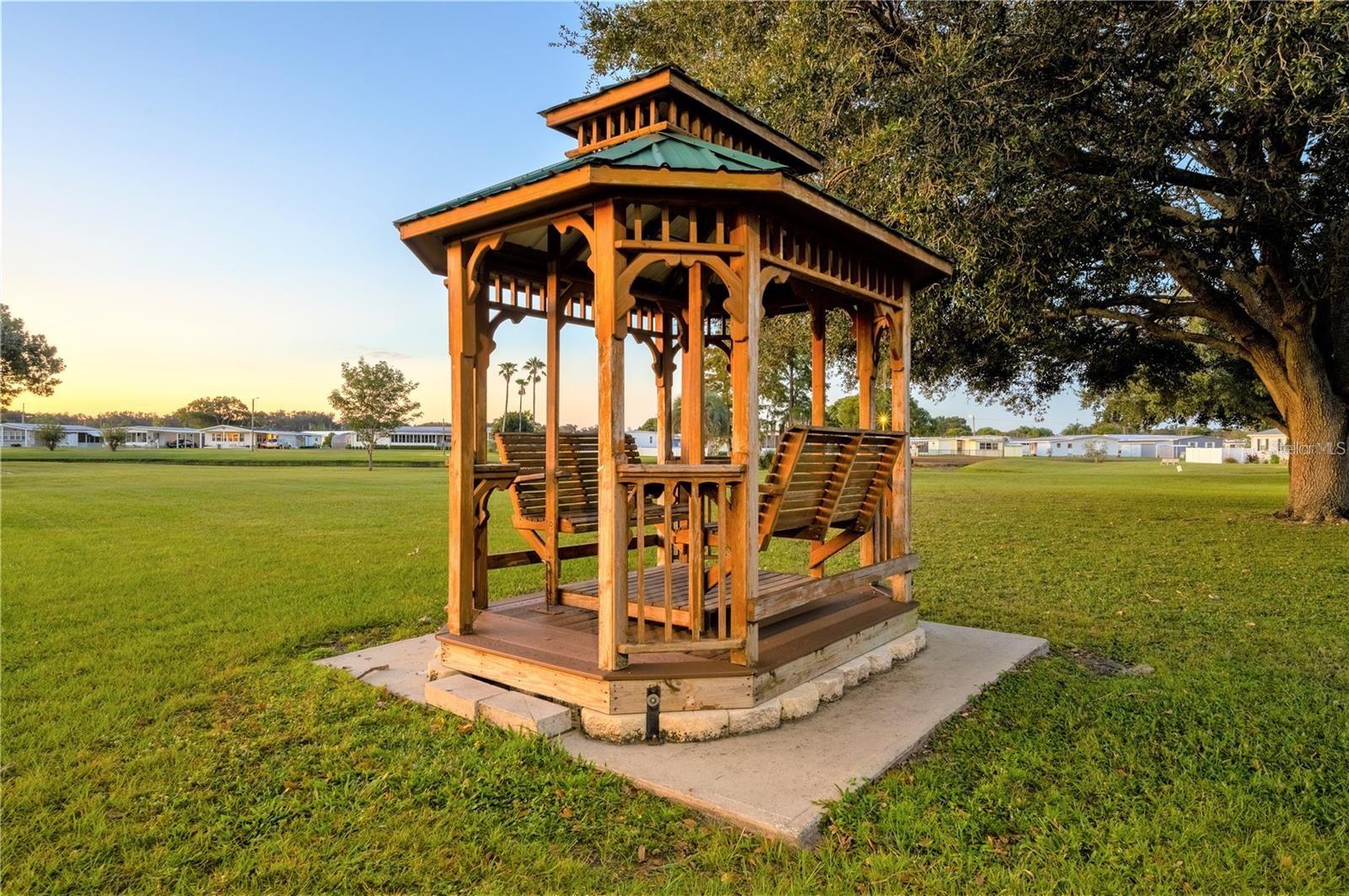 36747 LAKEWOOD DR, ZEPHYRHILLS, FL, 33542