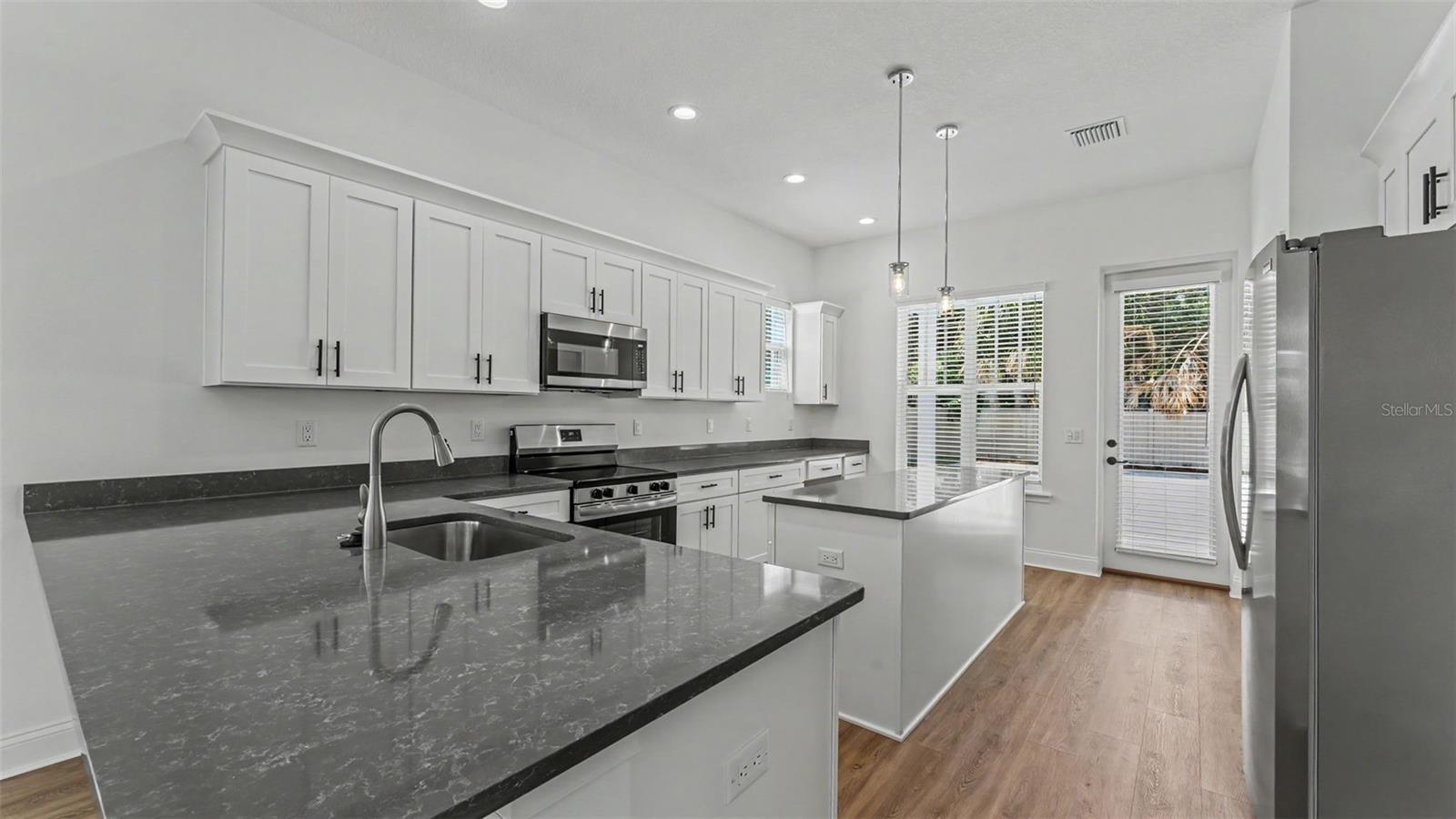 1031 E LIME ST, LAKELAND, FL, 33801
