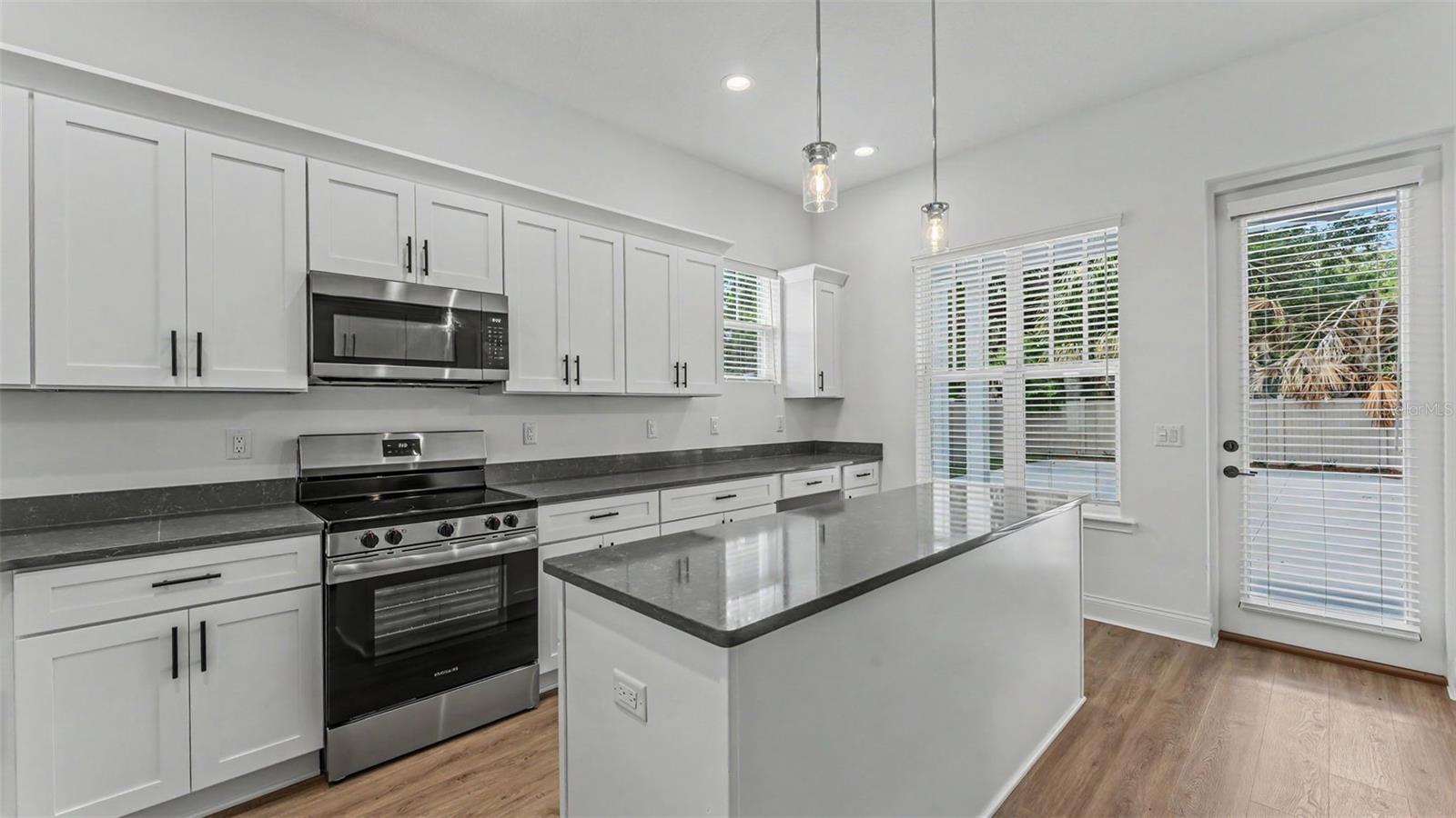 1031 E LIME ST, LAKELAND, FL, 33801