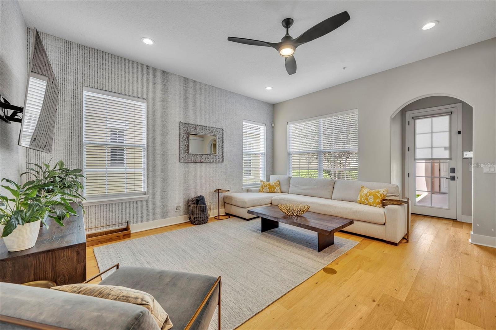 2074 SHAW LN, ORLANDO, FL, 32814