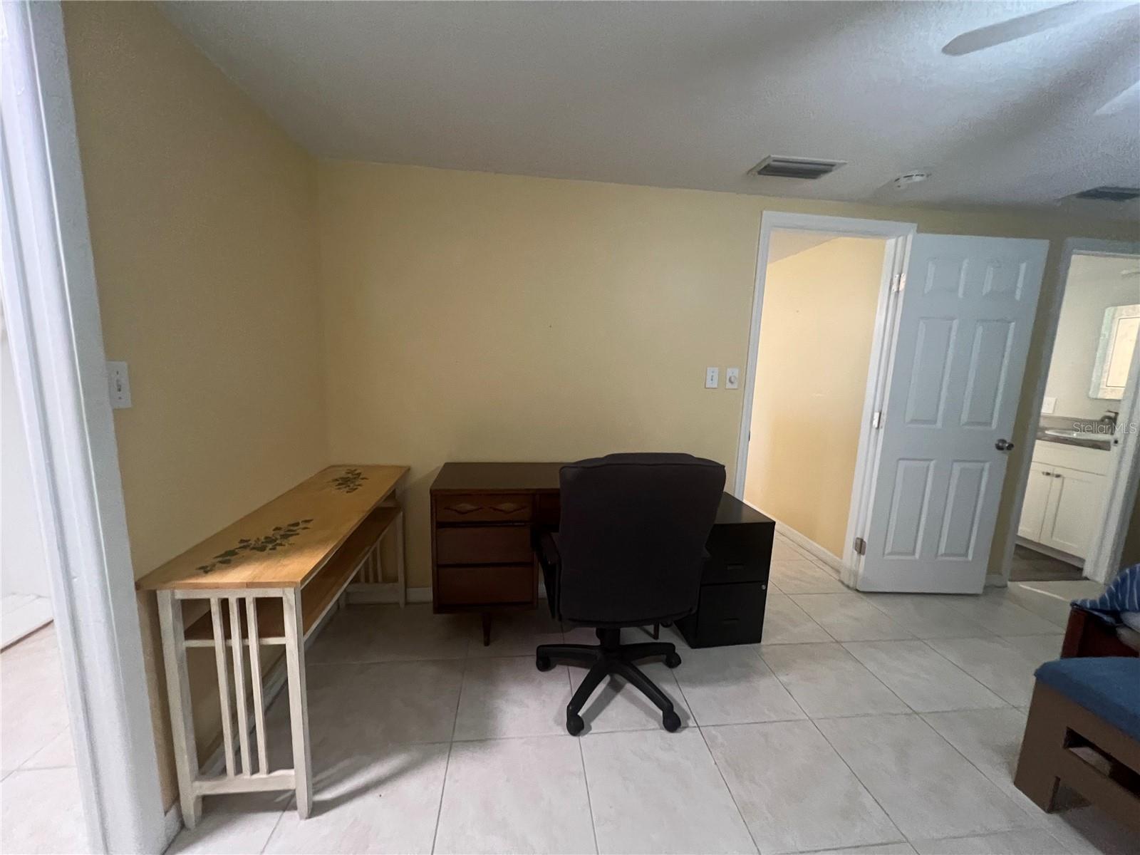 650 HARTFORD DR NW, PORT CHARLOTTE, FL, 33952