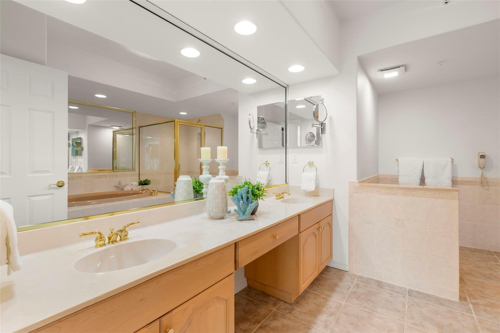 1695 PINELLAS BAYWAY S #D1, TIERRA VERDE, FL, 33715