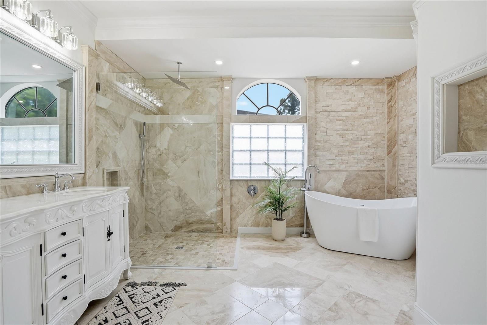 18740 WIMBLEDON CIR, LUTZ, FL, 33558