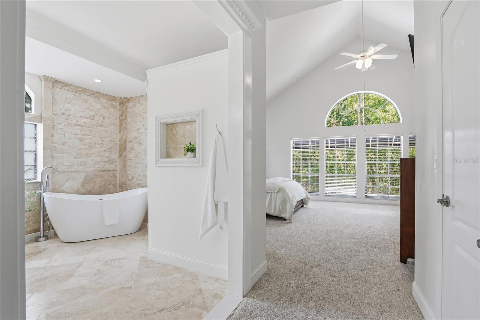 18740 WIMBLEDON CIR, LUTZ, FL, 33558