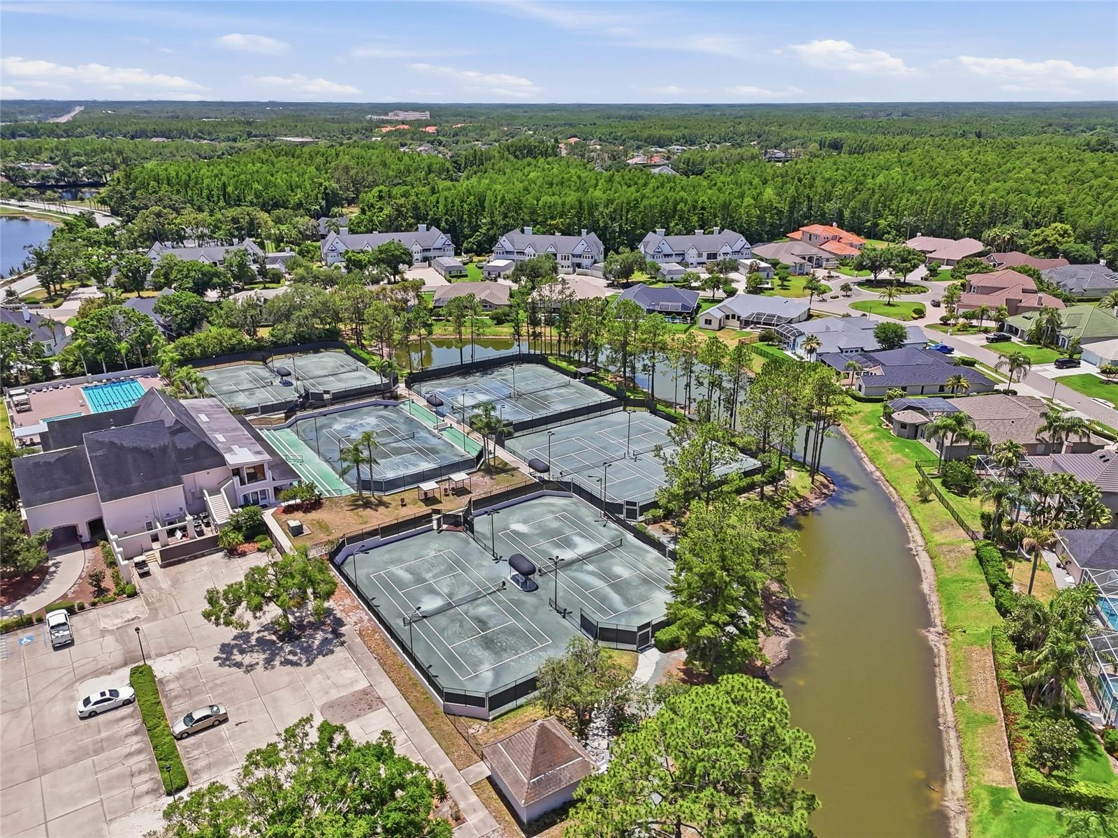 18740 WIMBLEDON CIR, LUTZ, FL, 33558