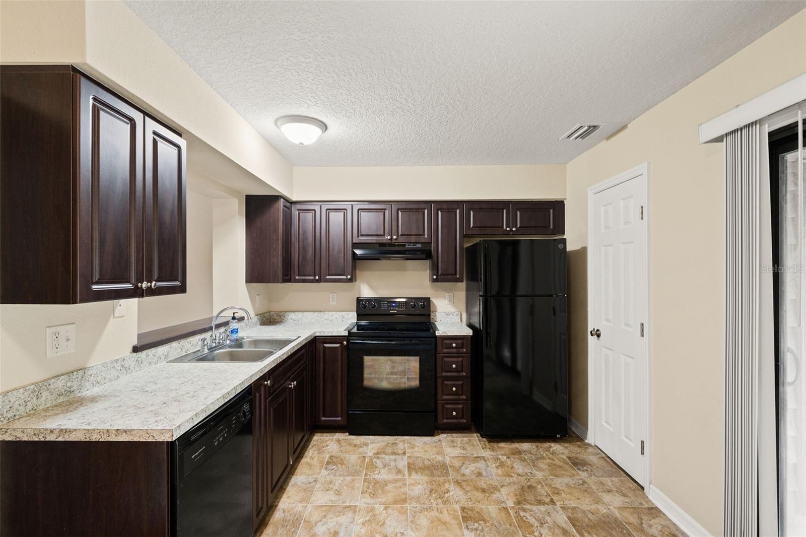843 VILLAGE DR, BROOKSVILLE, FL, 34601