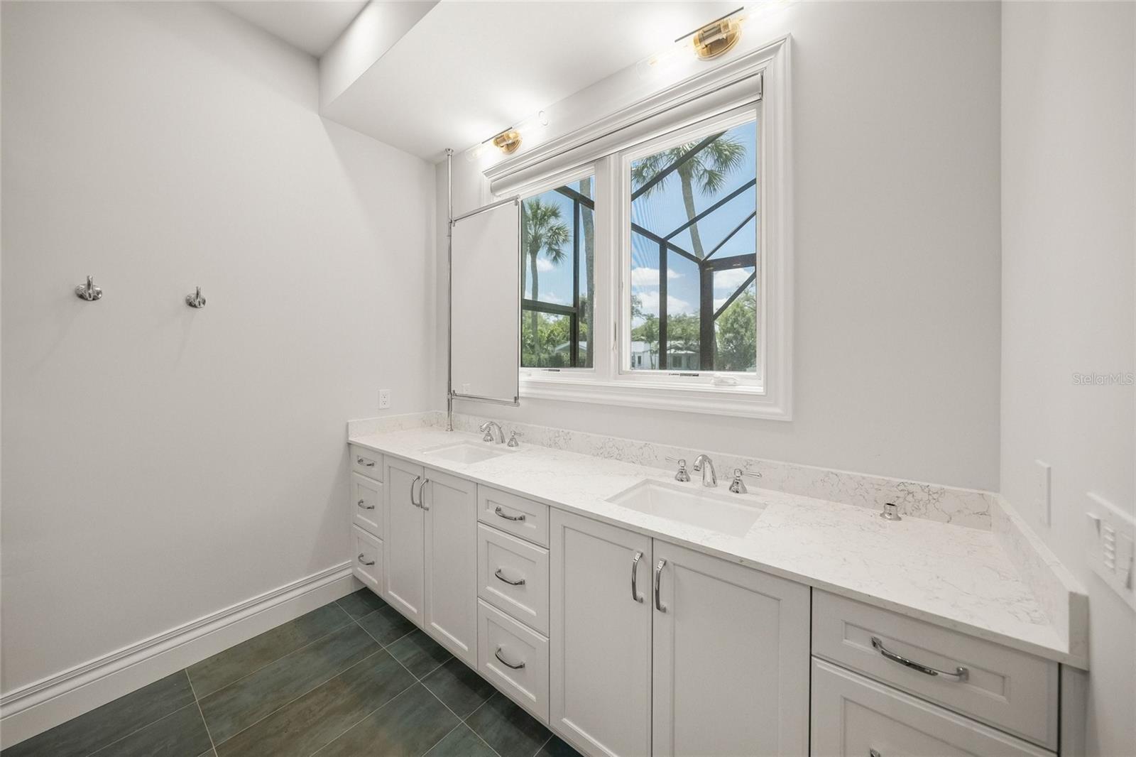 1575 EASTBROOK DR, SARASOTA, FL, 34231