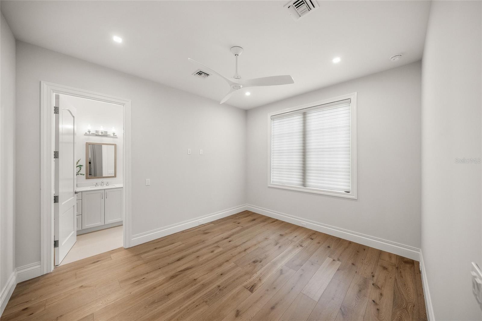 1575 EASTBROOK DR, SARASOTA, FL, 34231