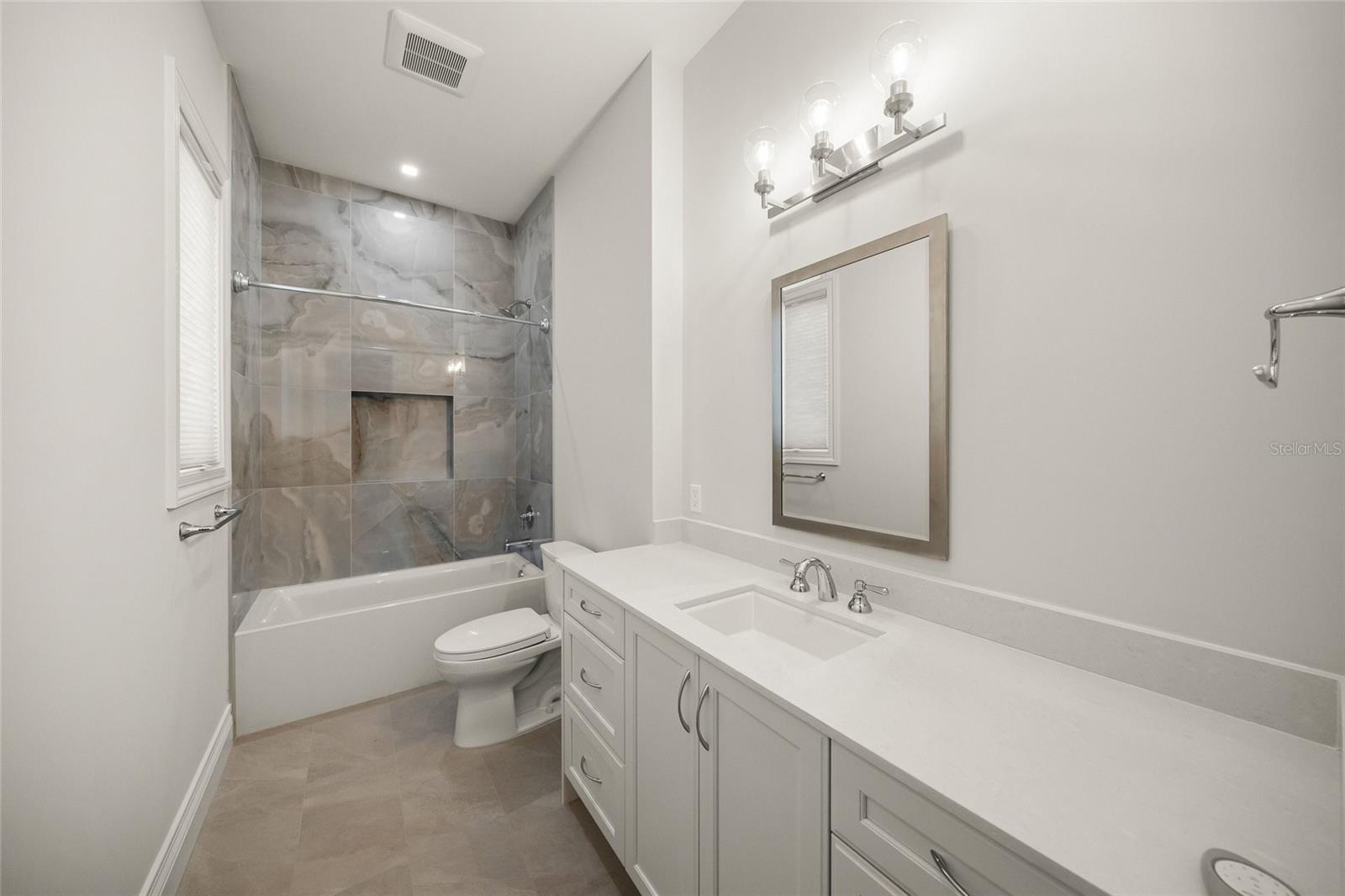 1575 EASTBROOK DR, SARASOTA, FL, 34231