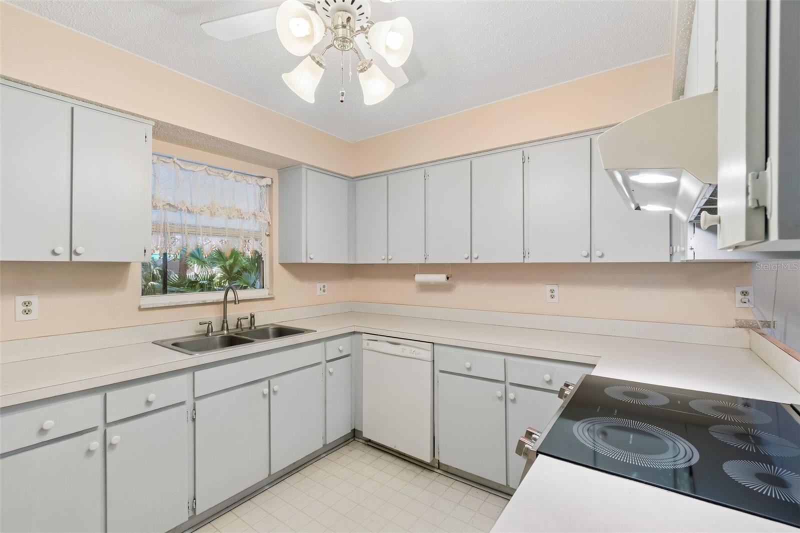 7328 CANAL BLVD, TAMPA, FL, 33615