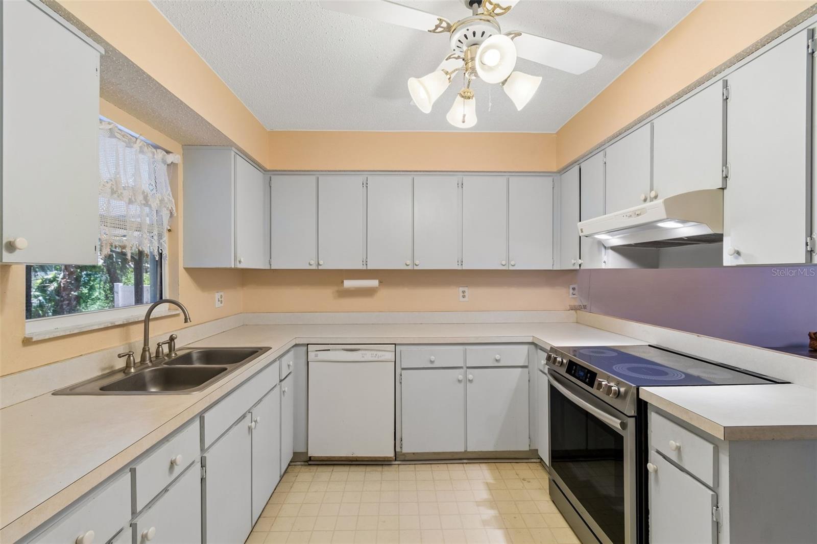 7328 CANAL BLVD, TAMPA, FL, 33615