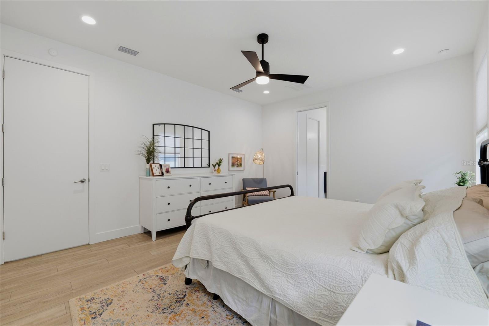 5160 DARTMOUTH AVE N, ST PETERSBURG, FL, 33710