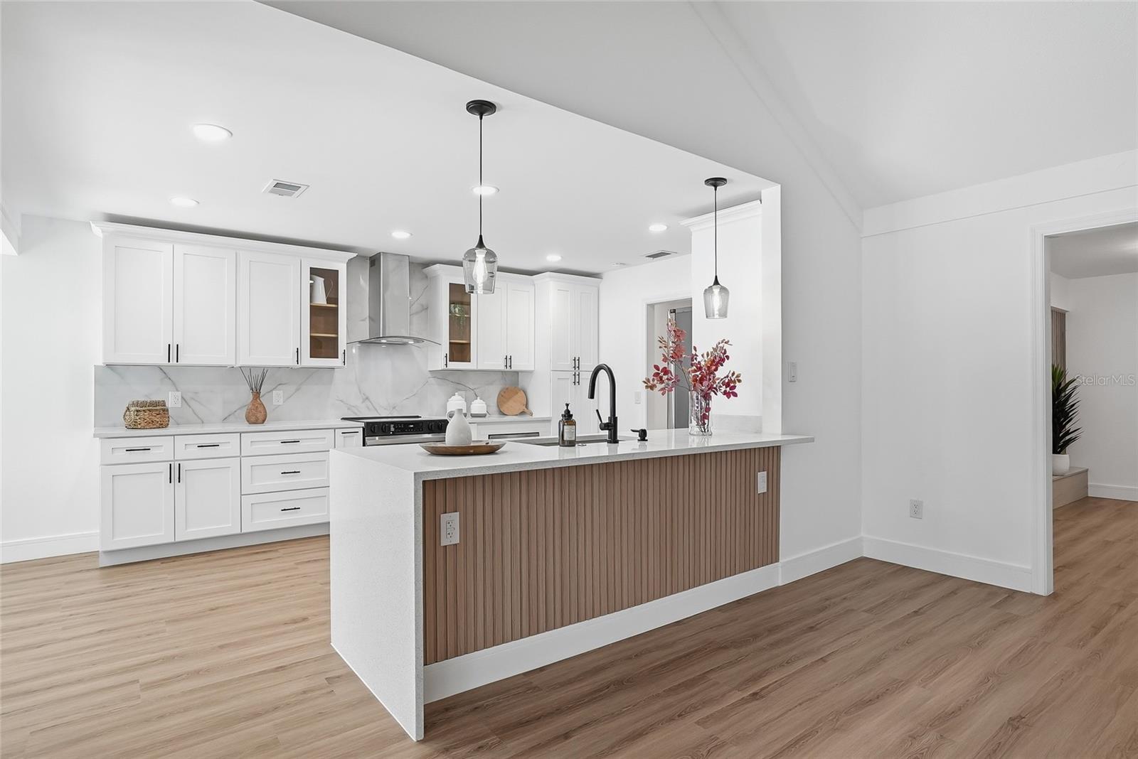 2540 LAURELWOOD LN, VALRICO, FL, 33596