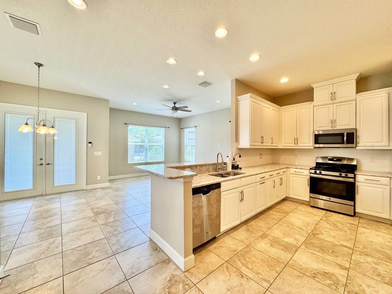 11127 WINTHROP LAKE DR, RIVERVIEW, FL, 33578