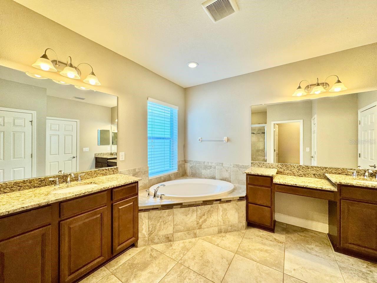11127 WINTHROP LAKE DR, RIVERVIEW, FL, 33578