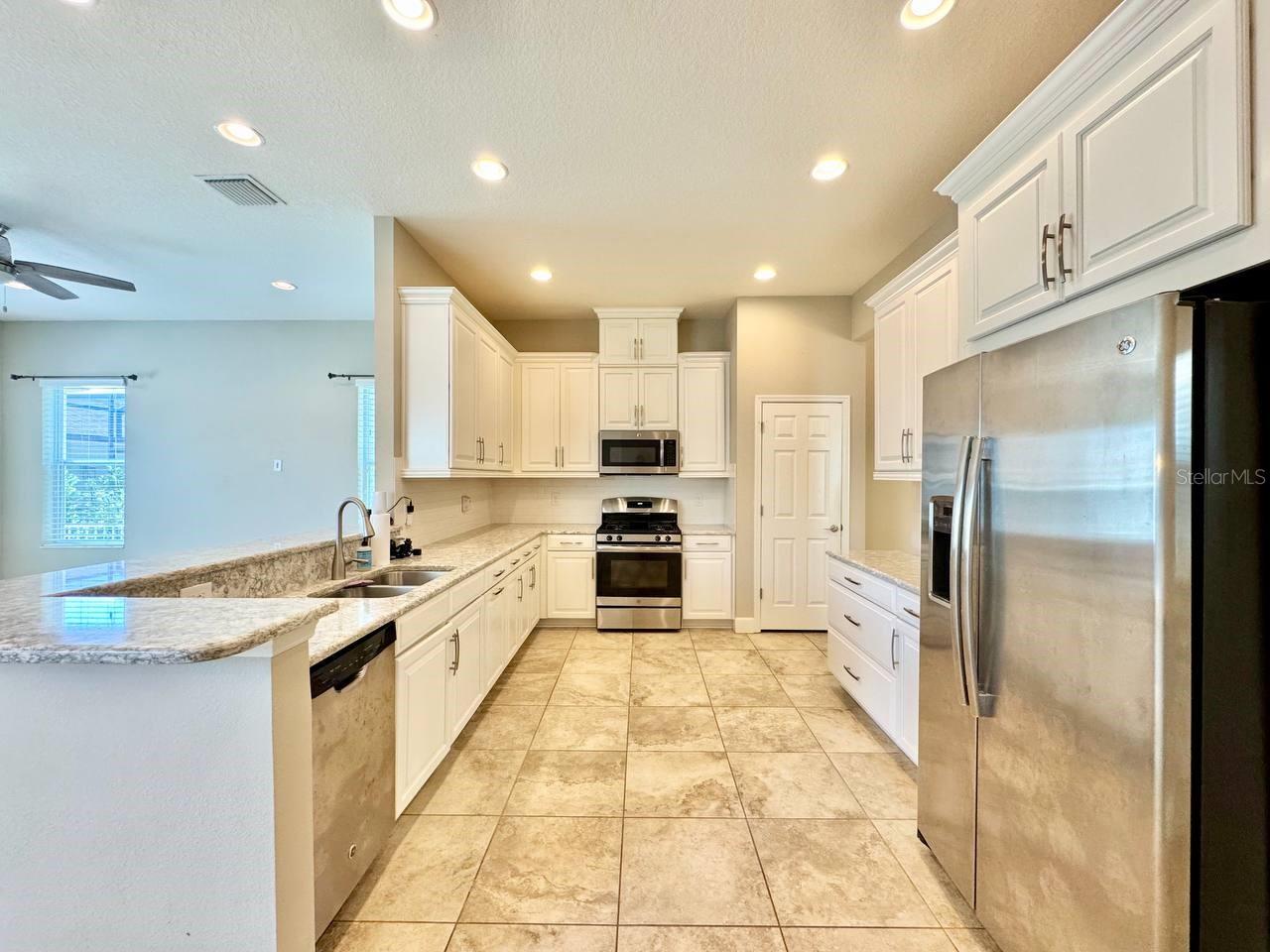 11127 WINTHROP LAKE DR, RIVERVIEW, FL, 33578