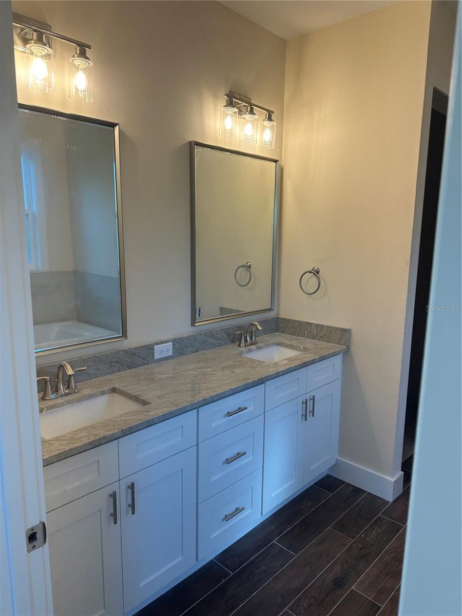 4011 AMBER RD, VALRICO, FL, 33594