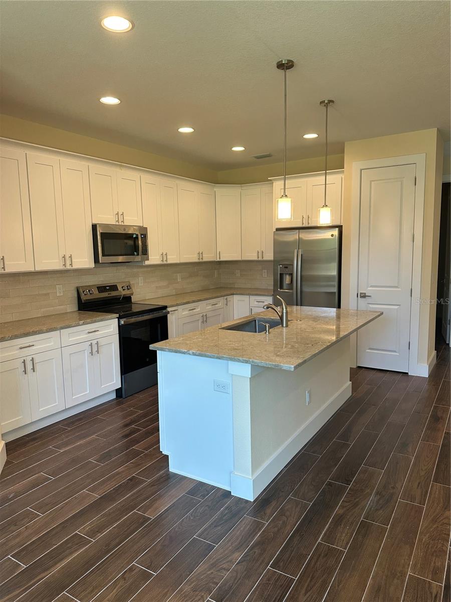 4011 AMBER RD, VALRICO, FL, 33594