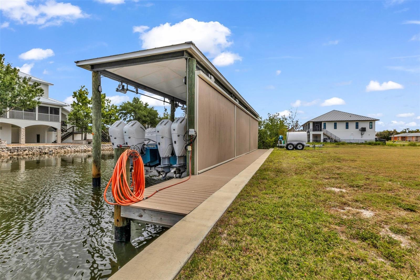 24216 YACHT CLUB BLVD, PUNTA GORDA, FL, 33955