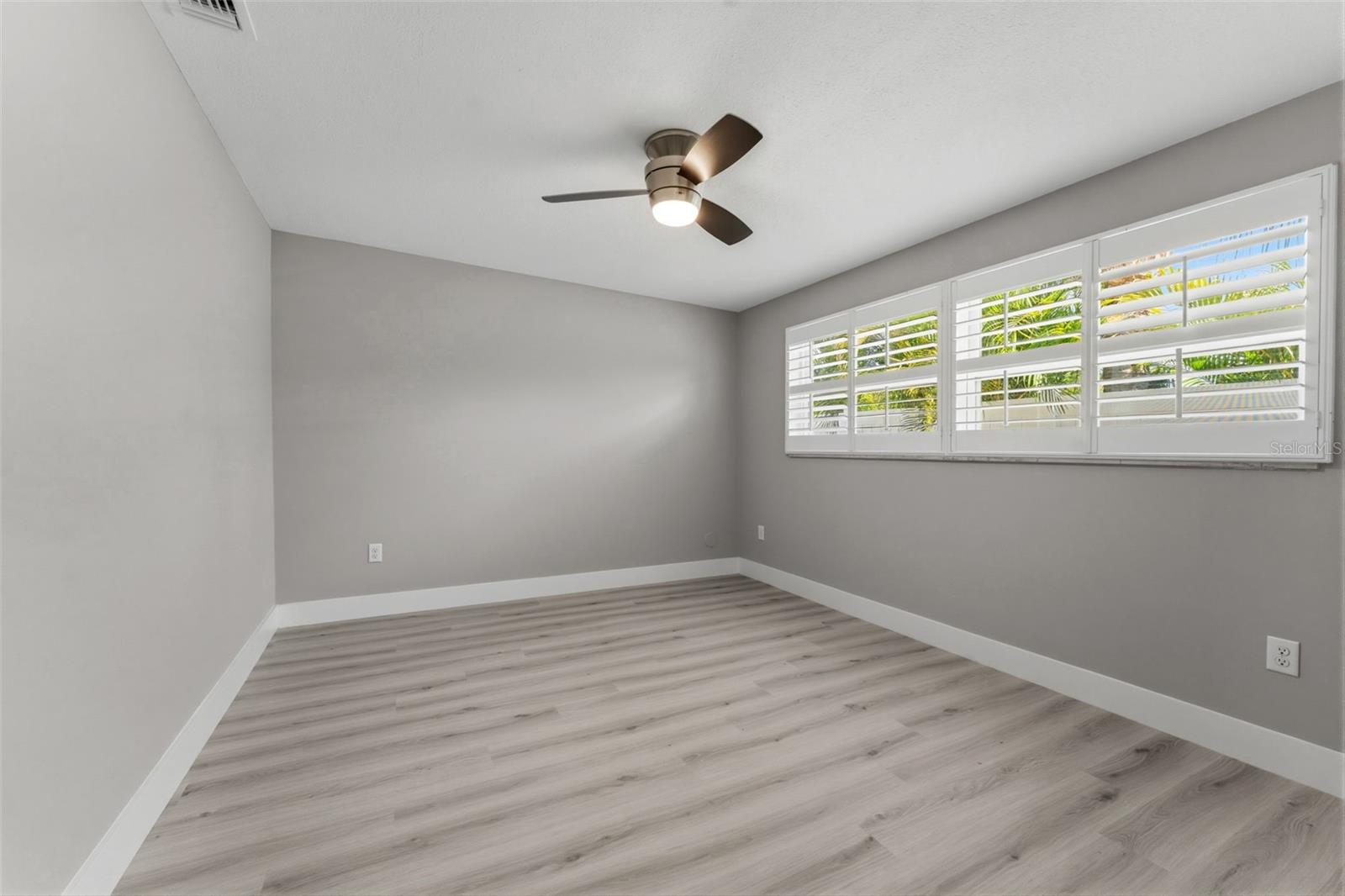140 88TH AVE NE, ST PETERSBURG, FL, 33702