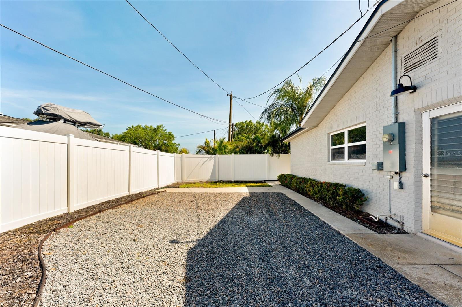 140 88TH AVE NE, ST PETERSBURG, FL, 33702