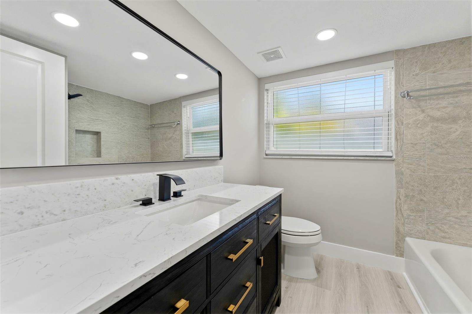 140 88TH AVE NE, ST PETERSBURG, FL, 33702
