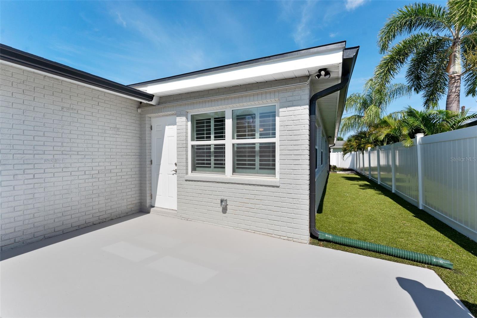 140 88TH AVE NE, ST PETERSBURG, FL, 33702