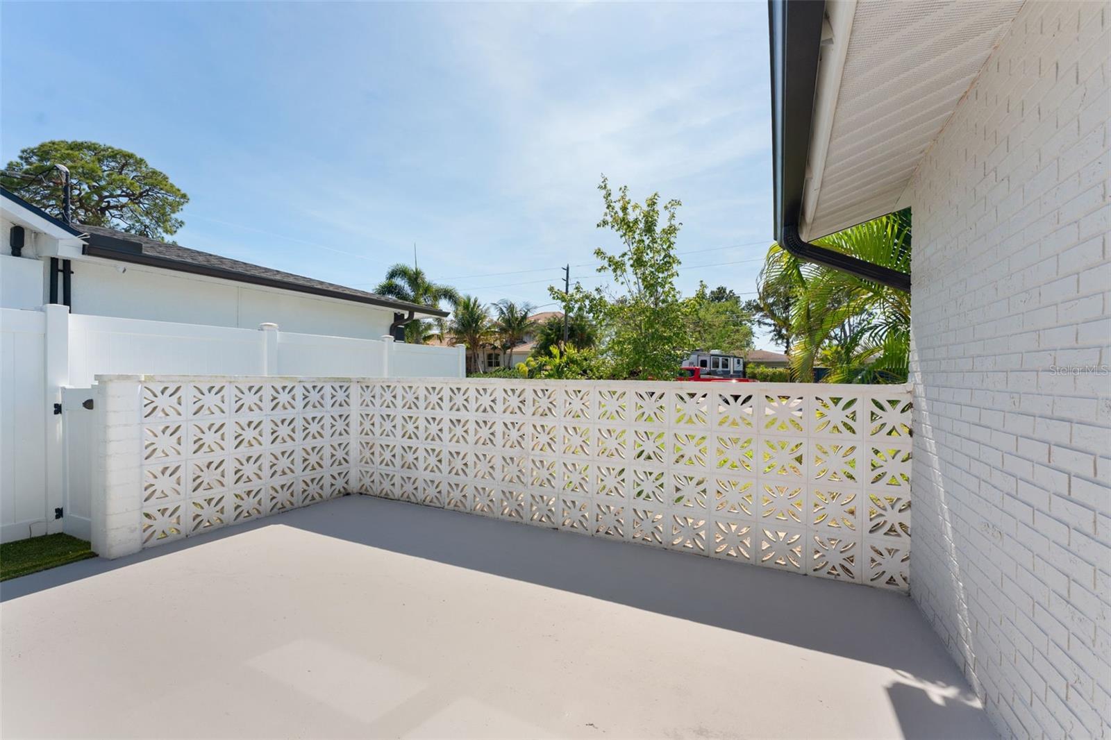 140 88TH AVE NE, ST PETERSBURG, FL, 33702
