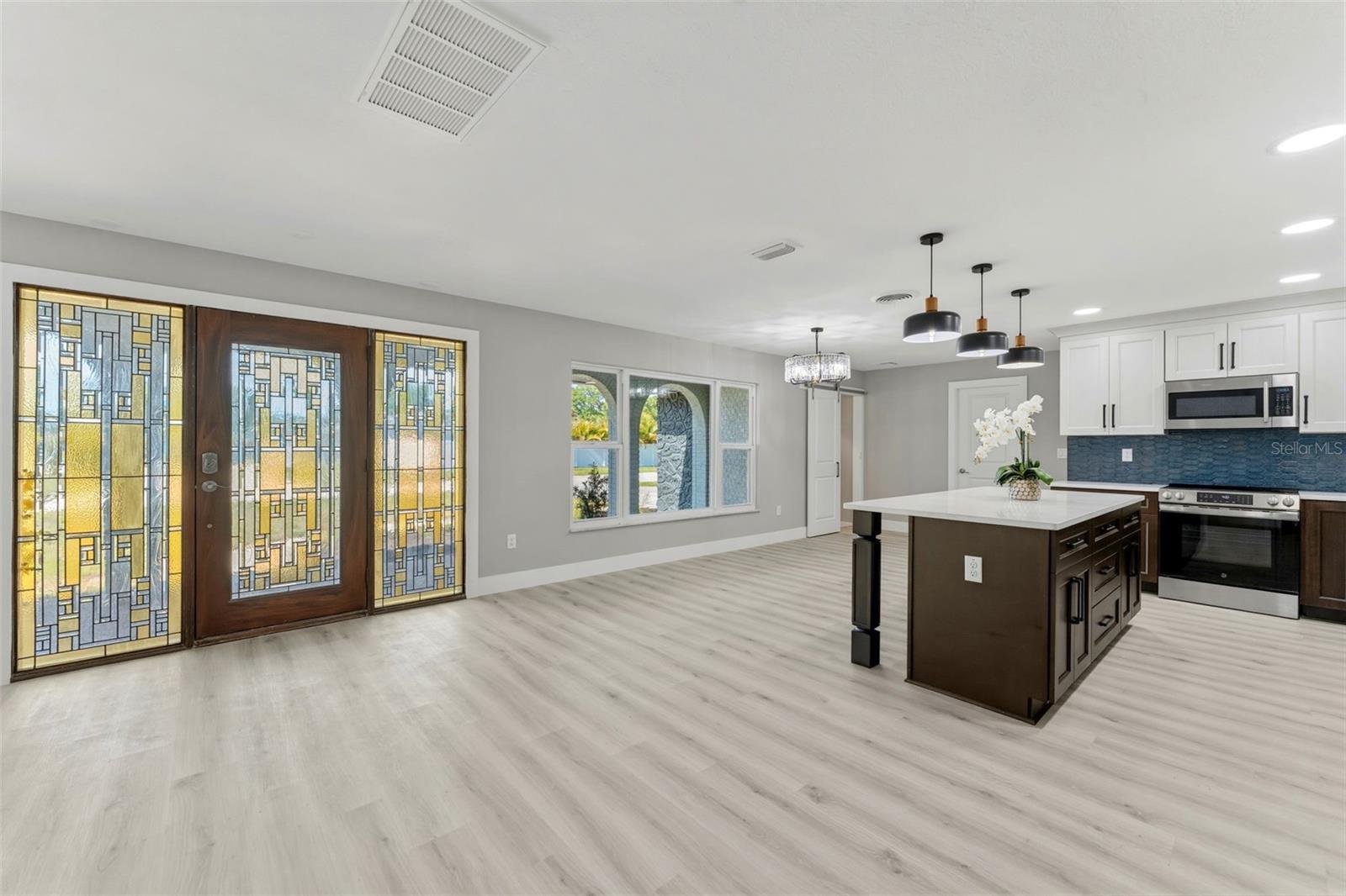 140 88TH AVE NE, ST PETERSBURG, FL, 33702