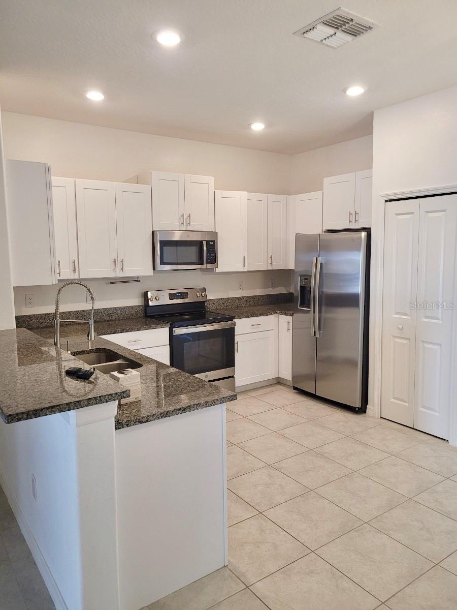 5122 FORUM BLVD, HOLIDAY, FL, 34690