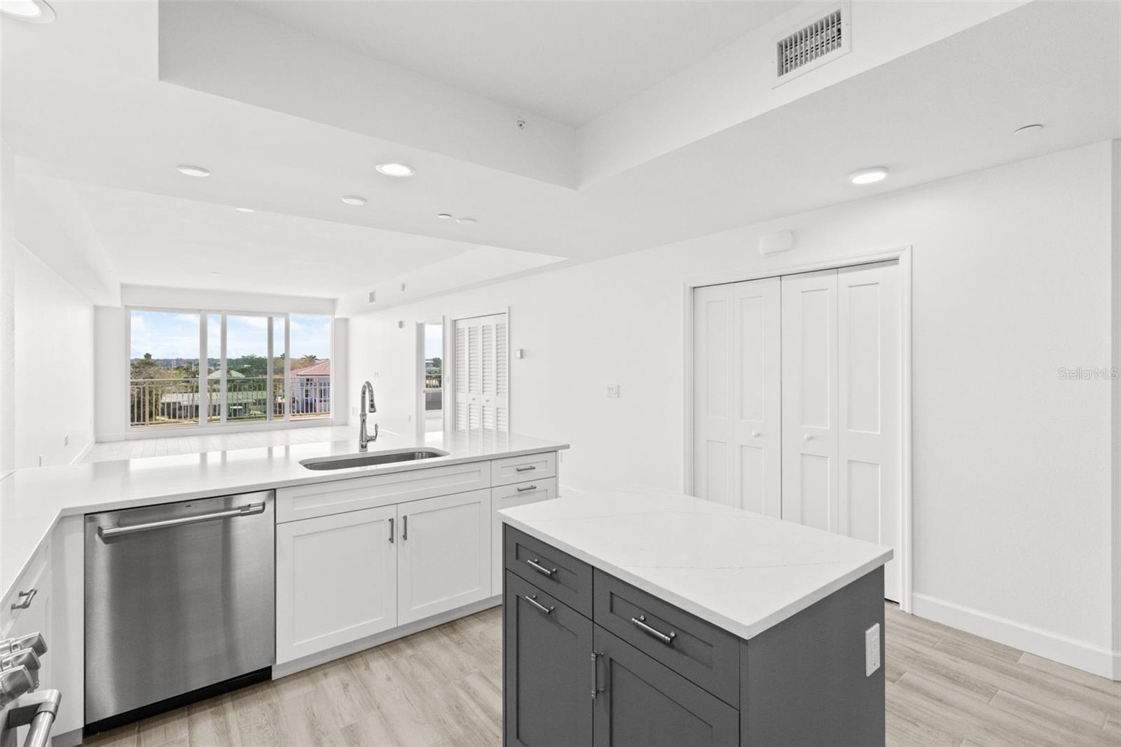 125 ISLAND WAY #403, CLEARWATER, FL, 33767