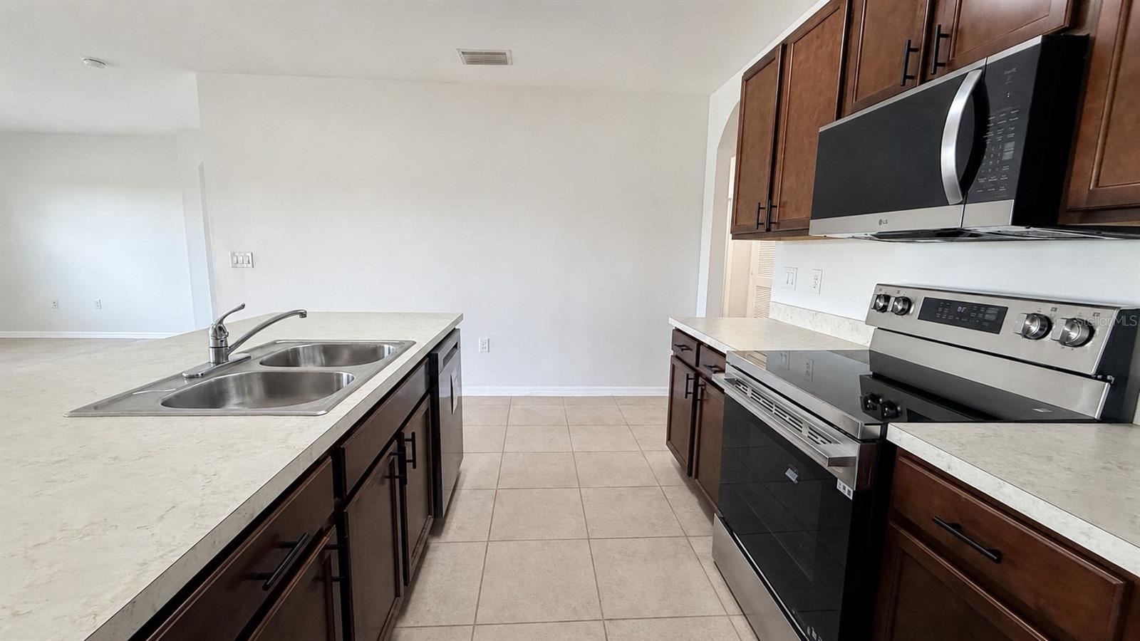 19441 MOSSY LEDGE TER, LEHIGH ACRES, FL, 33936
