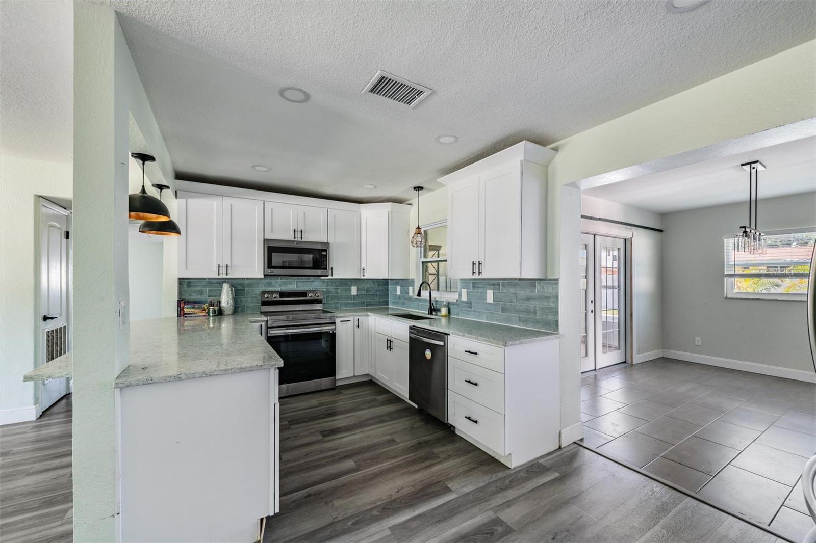 3920 WAHOO DR SE, ST PETERSBURG, FL, 33705