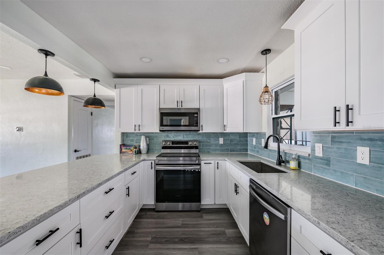 3920 WAHOO DR SE, ST PETERSBURG, FL, 33705
