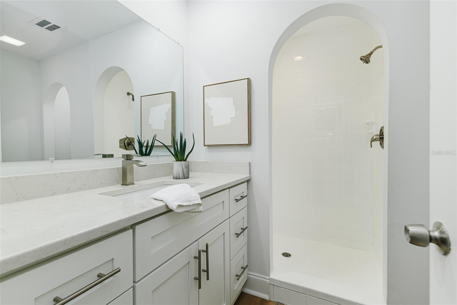 139 BLUFF VIEW DR #305, BELLEAIR BLUFFS, FL, 33770