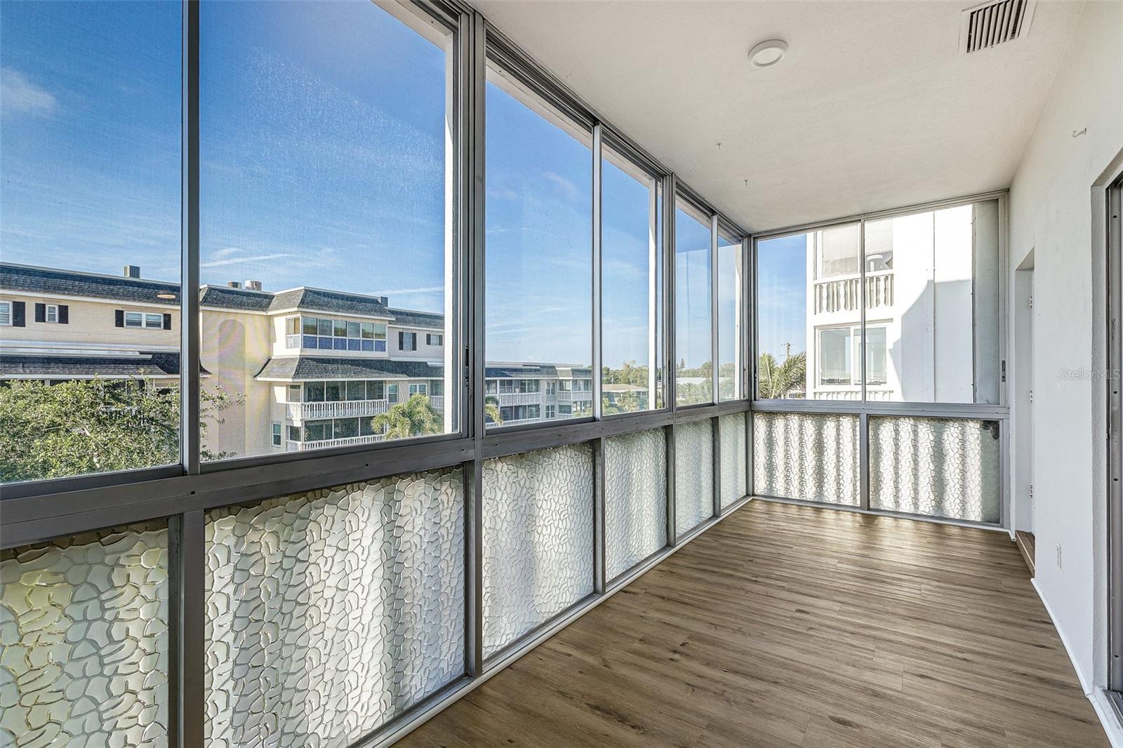 139 BLUFF VIEW DR #305, BELLEAIR BLUFFS, FL, 33770