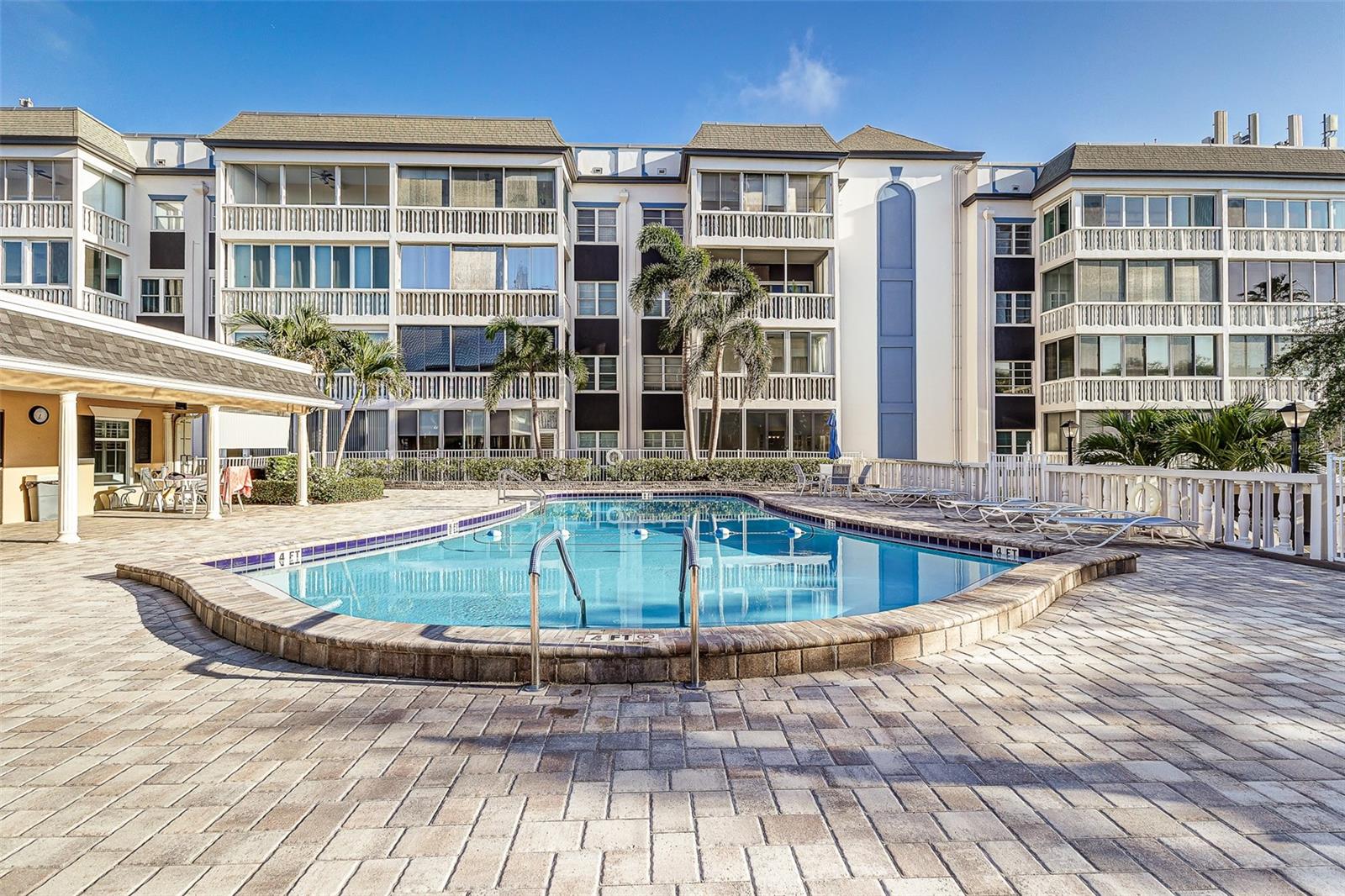 139 BLUFF VIEW DR #305, BELLEAIR BLUFFS, FL, 33770