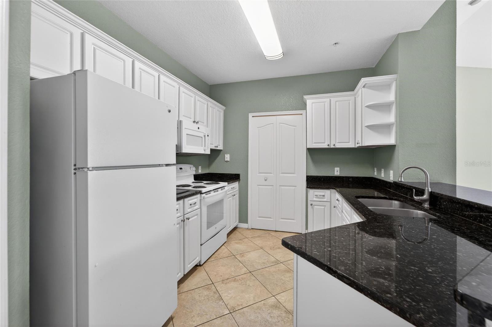 5611 LEGACY CRESCENT PL #304, RIVERVIEW, FL, 33578