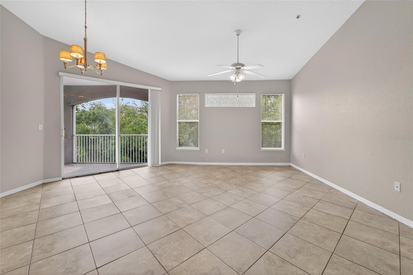 5611 LEGACY CRESCENT PL #304, RIVERVIEW, FL, 33578