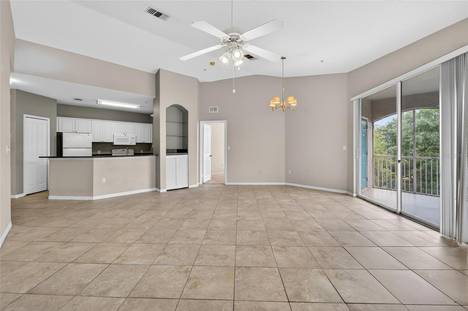 5611 LEGACY CRESCENT PL #304, RIVERVIEW, FL, 33578