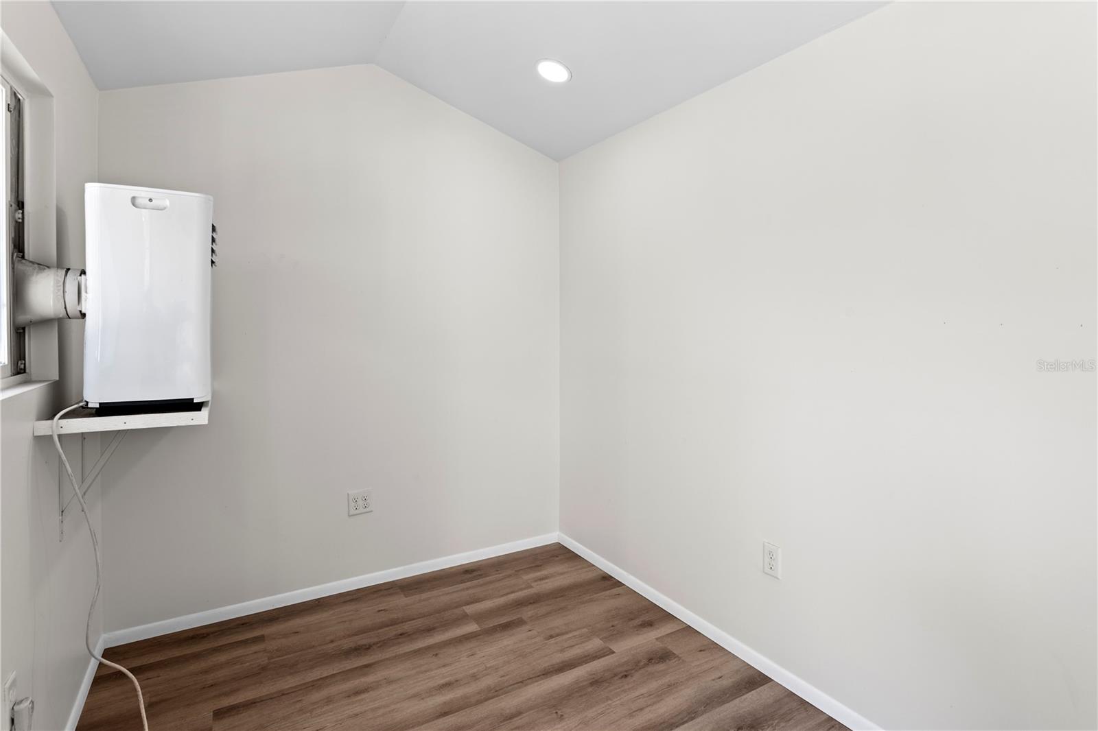 1175 HIGHLAND CT N, ST PETERSBURG, FL, 33701