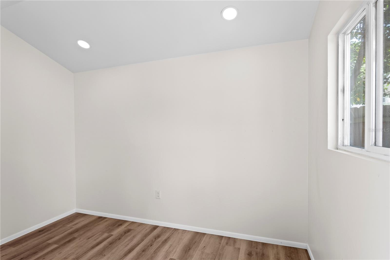 1175 HIGHLAND CT N, ST PETERSBURG, FL, 33701