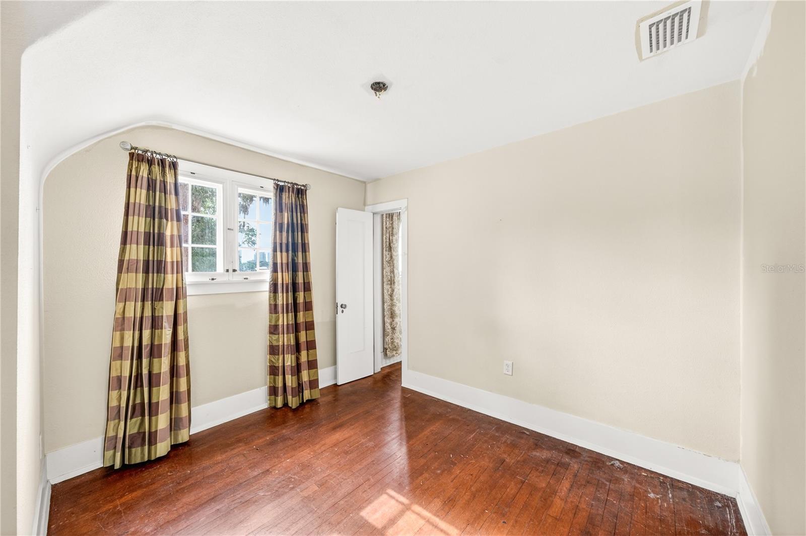 1216 GOLDEN LN, ORLANDO, FL, 32804