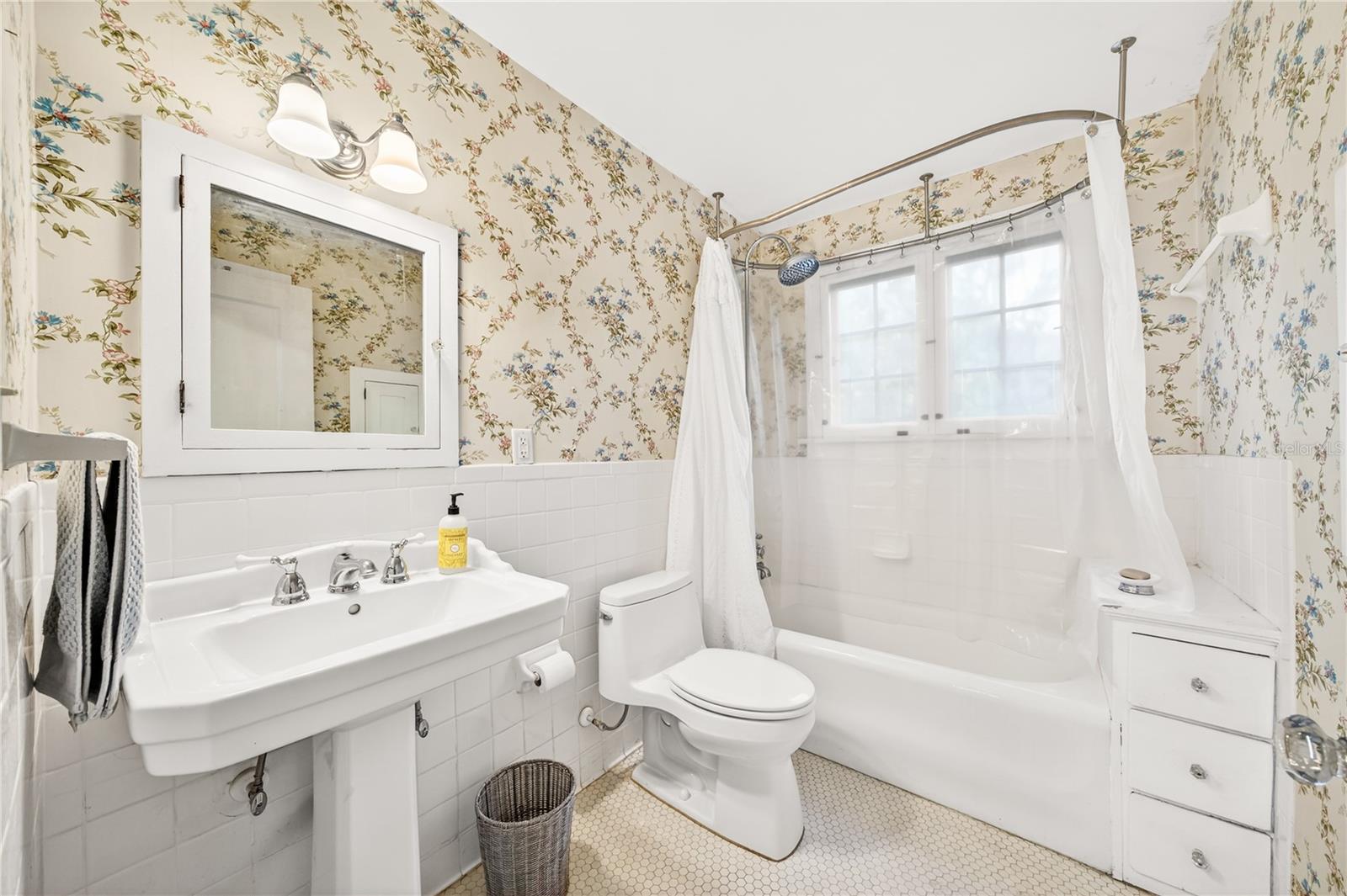 1216 GOLDEN LN, ORLANDO, FL, 32804
