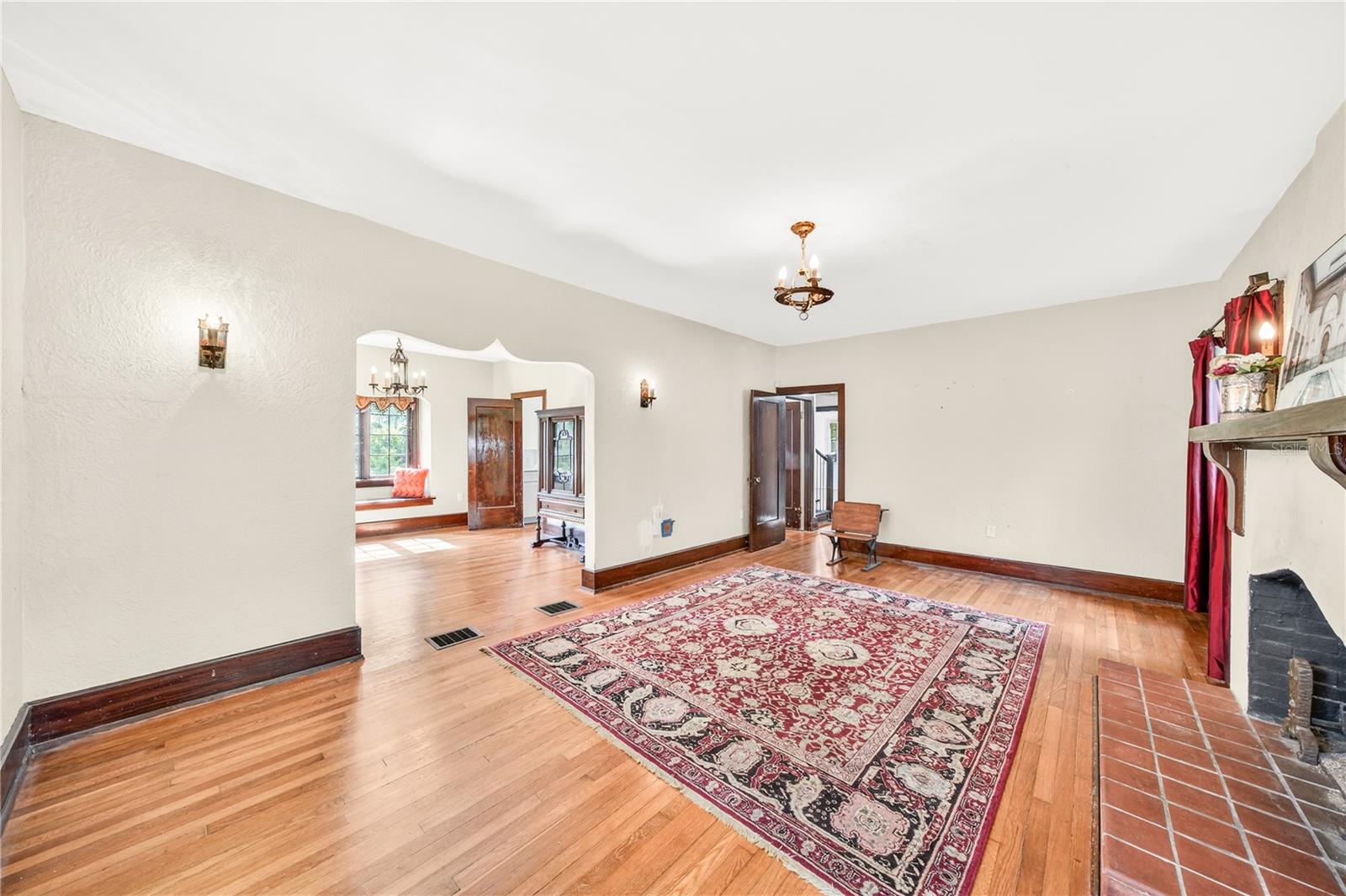 1216 GOLDEN LN, ORLANDO, FL, 32804