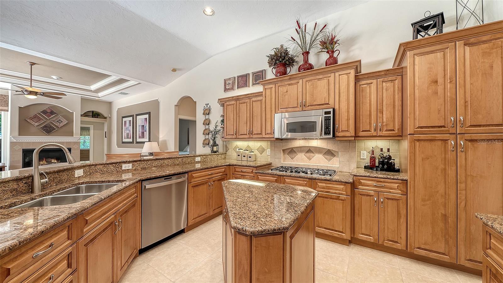 7507 ABBEY GLN, BRADENTON, FL, 34202