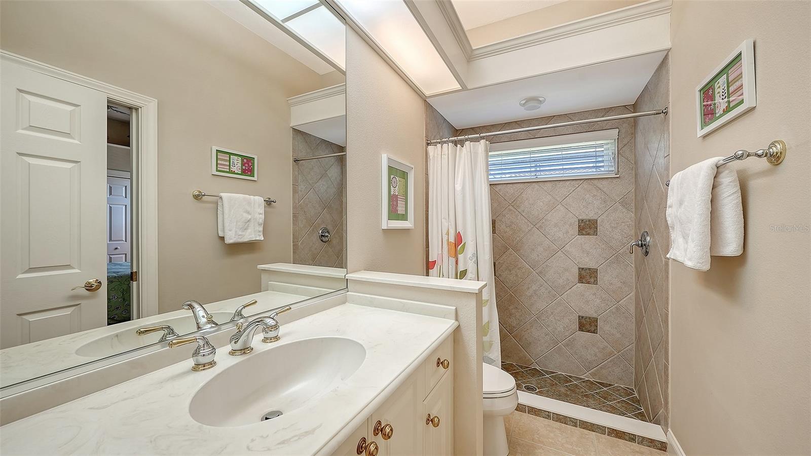 7507 ABBEY GLN, BRADENTON, FL, 34202